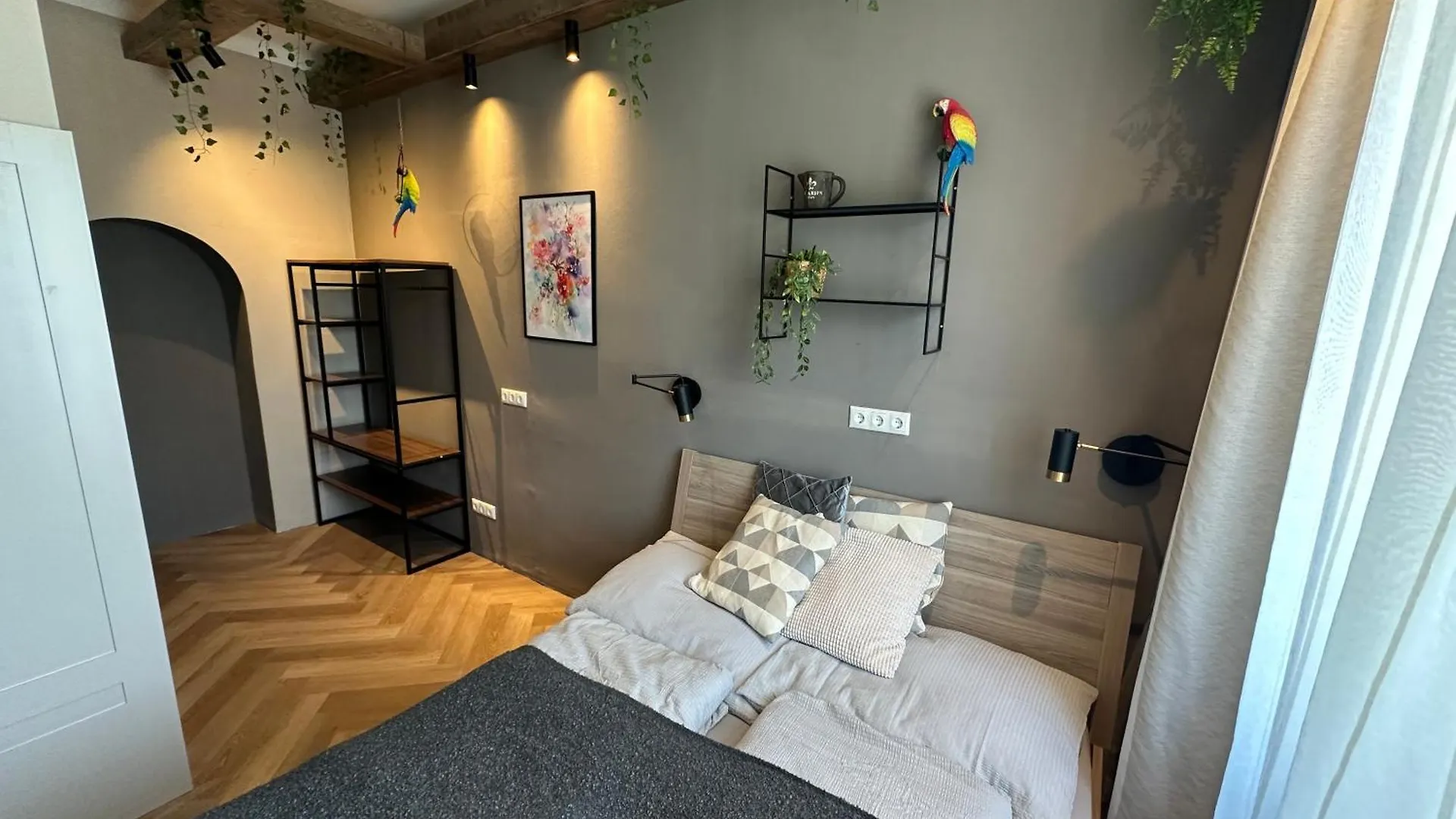 Book-A-Room Salzburg Apartment 32 contacts